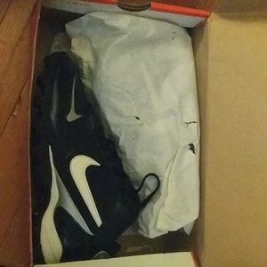 Nike Land Shark Legacy Mid